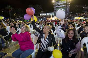 Los Nietos de SaryManchez se autodescalifican en la final de murgas al superar el tiempo establecido en señal de protesta/Lpacarnaval y TA.